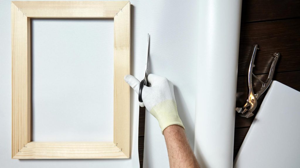 Jak naciągnąć płótno na blejtram?